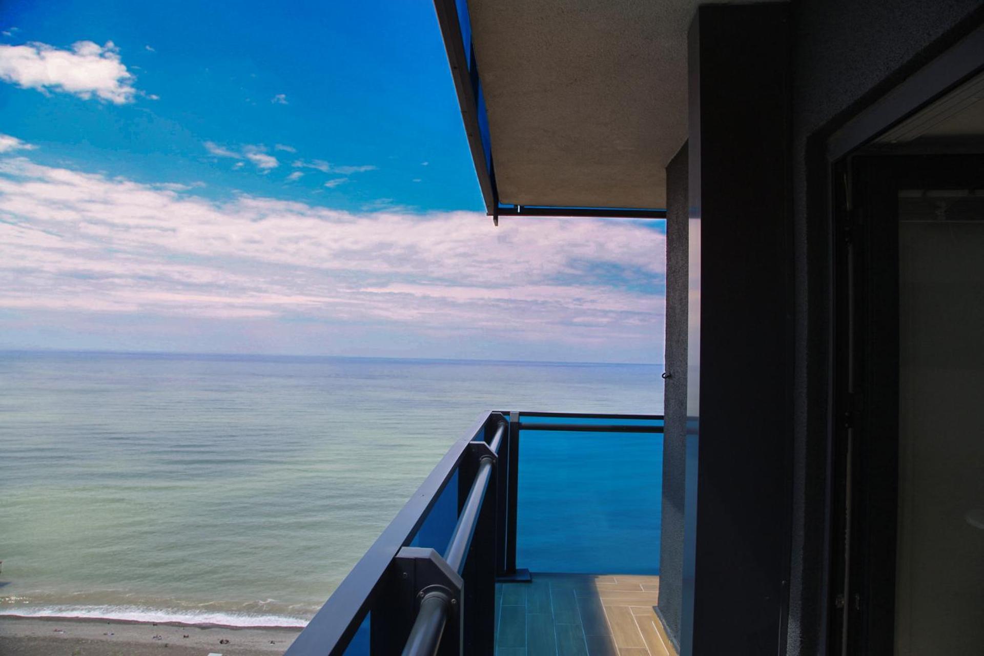 Luxury Beach Front Hotel Batumi Exterior photo