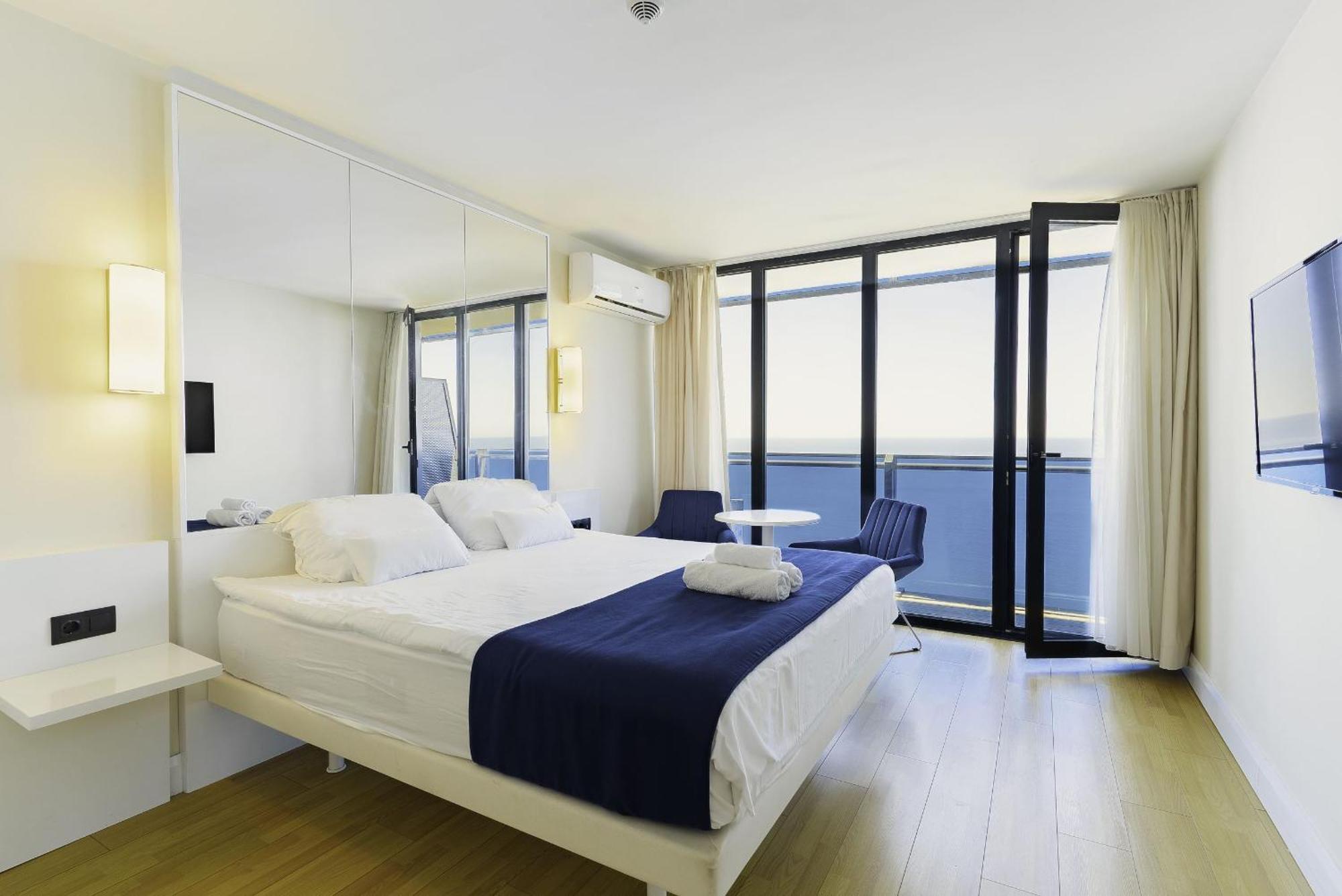 Luxury Beach Front Hotel Batumi Exterior photo