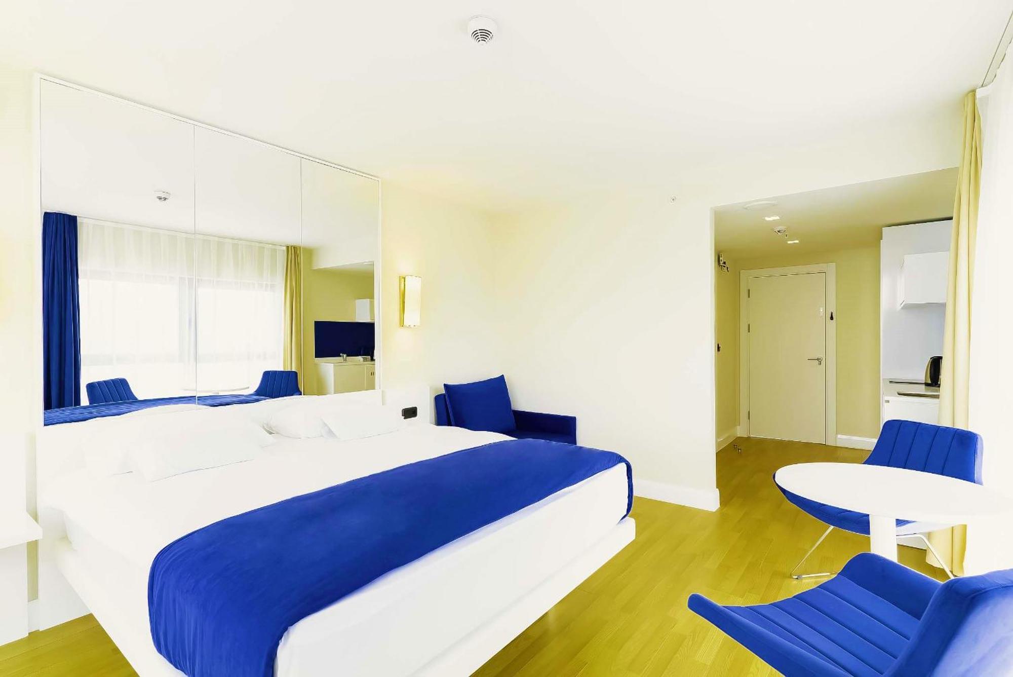 Luxury Beach Front Hotel Batumi Exterior photo