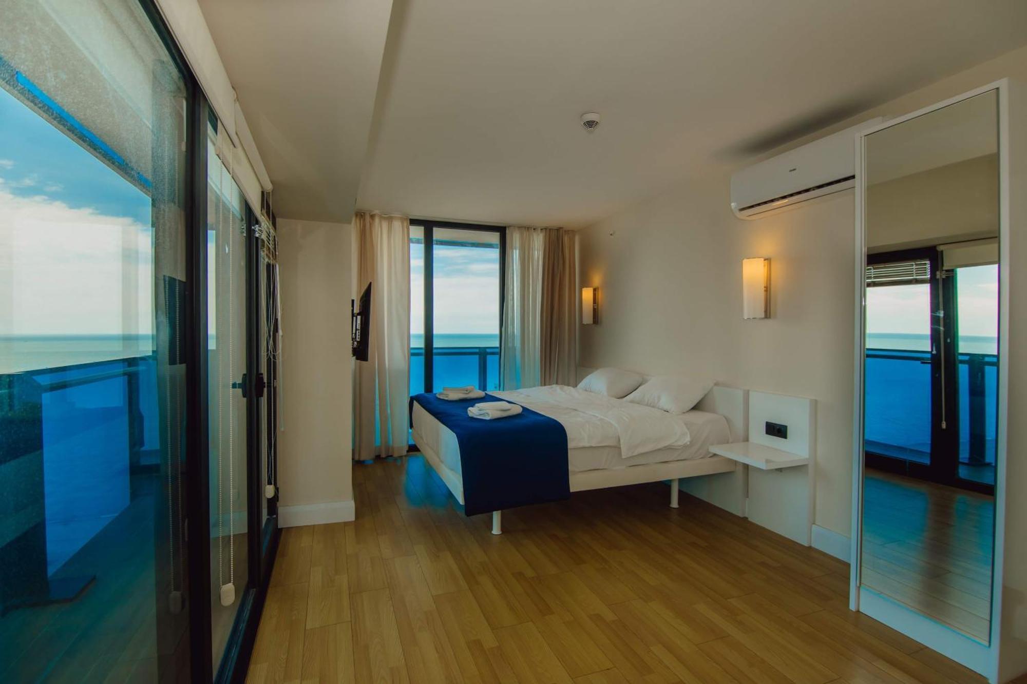 Luxury Beach Front Hotel Batumi Exterior photo