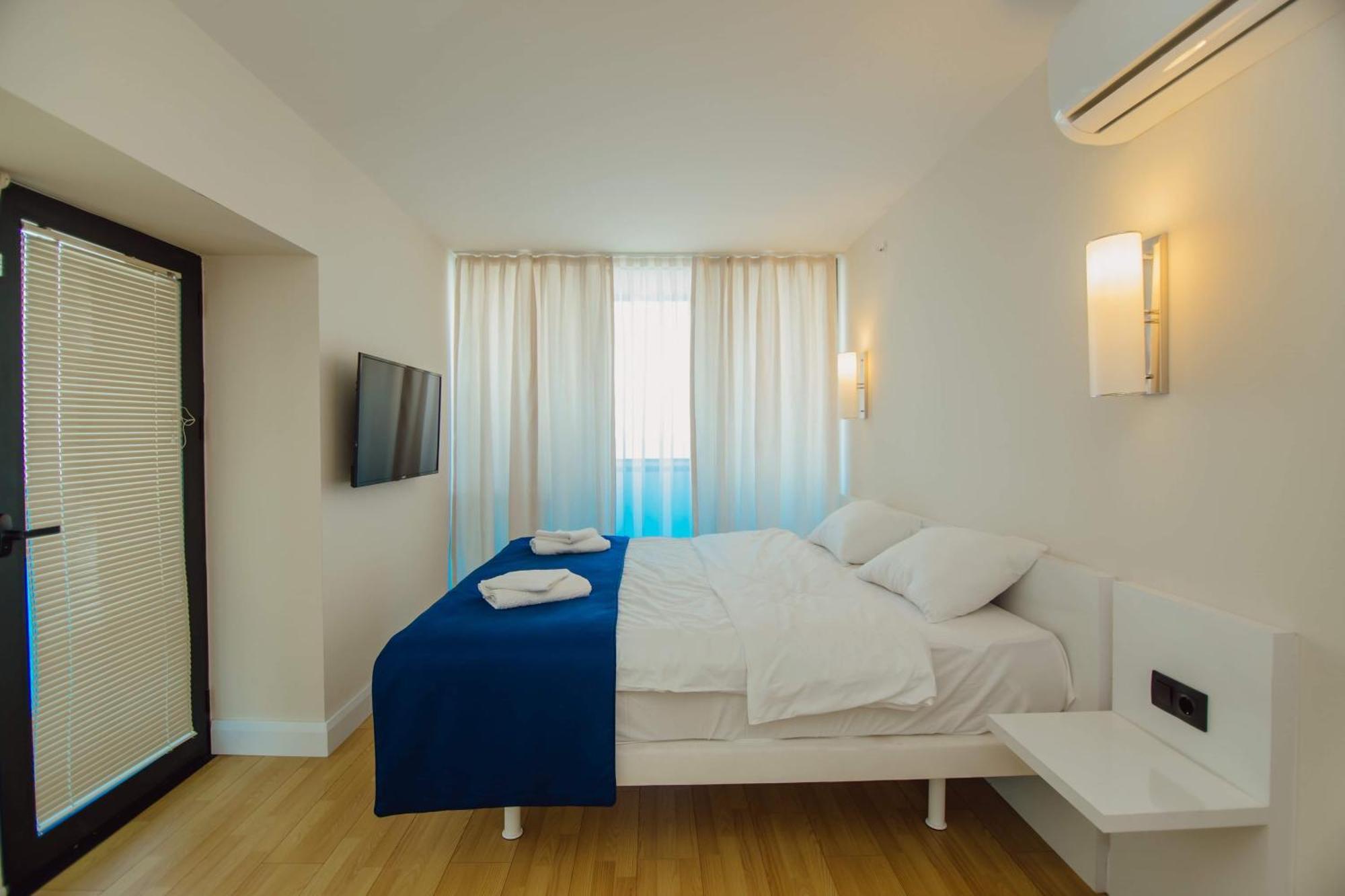 Luxury Beach Front Hotel Batumi Exterior photo