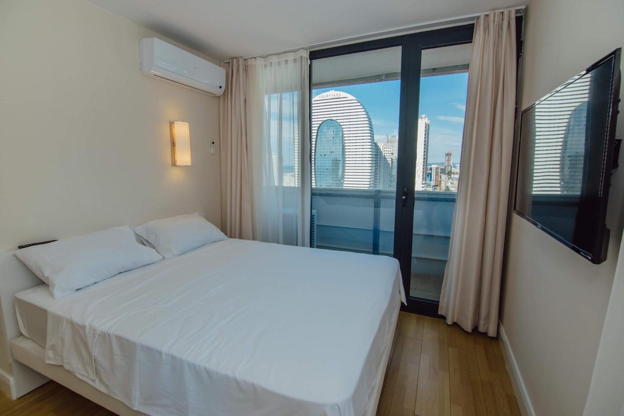 Luxury Beach Front Hotel Batumi Exterior photo